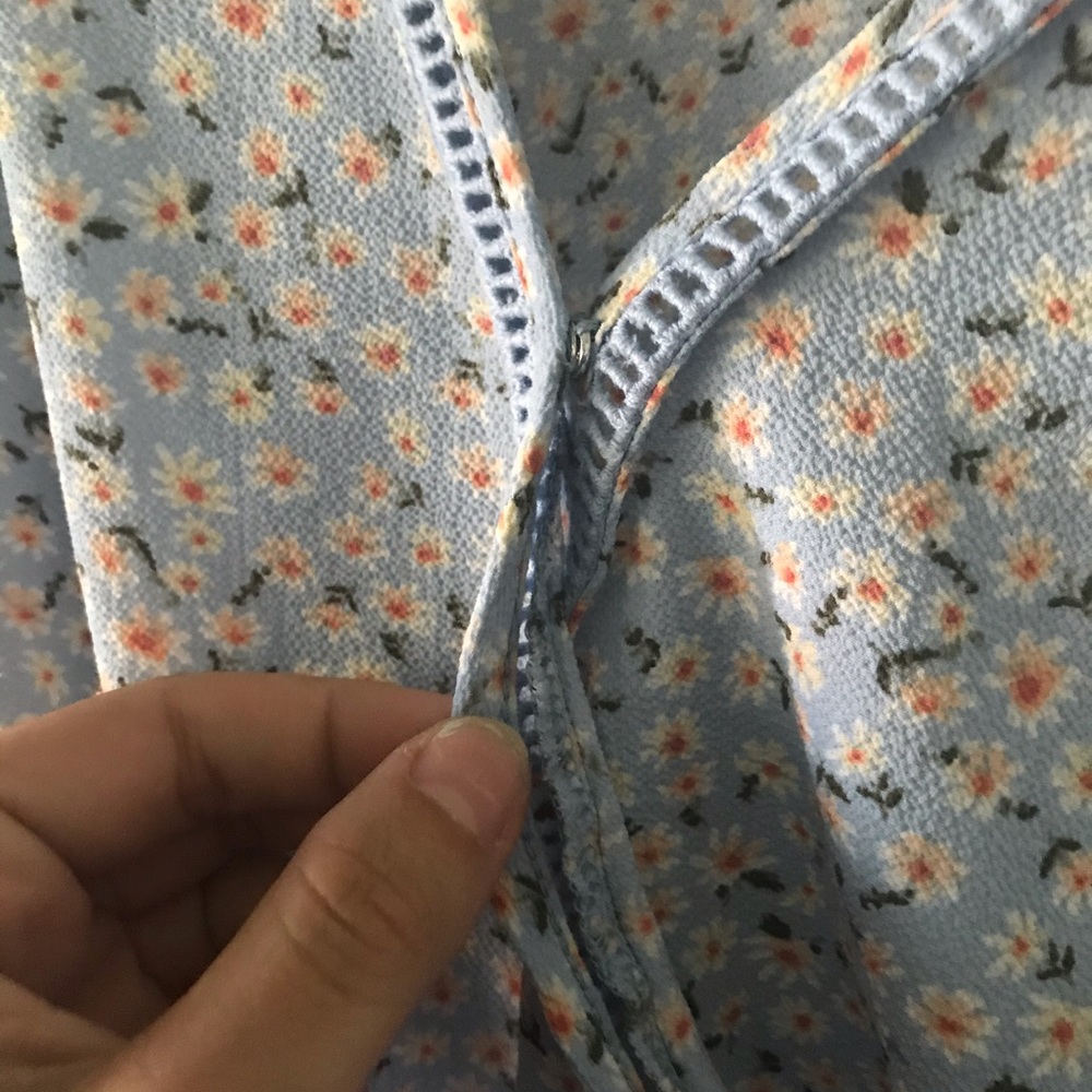 PRETTY ROSE BLOUSE TOP - Picture 3 of 4